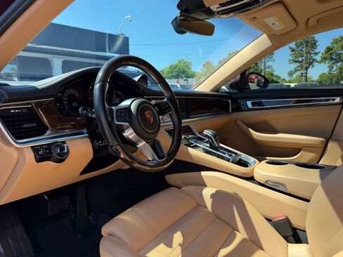Used 2018 Porsche Panamera RWD image 10