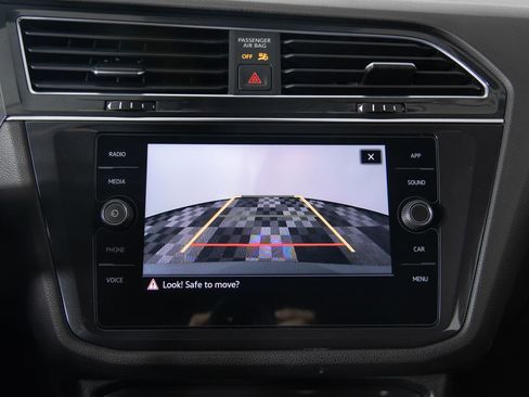 Used 2022 Volkswagen Tiguan SE image 35