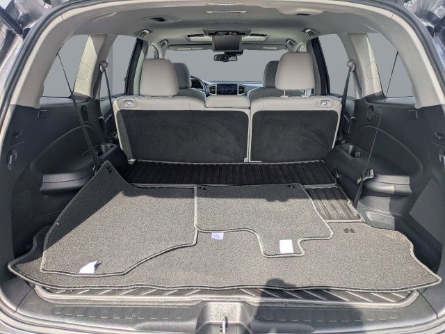 Used 2017 Honda Pilot Touring image 12