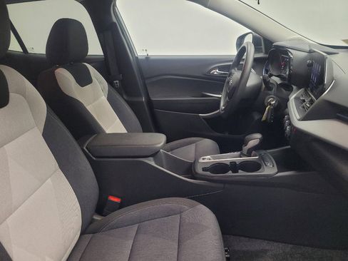 Used 2024 Chevrolet Trax LS FWD image 21