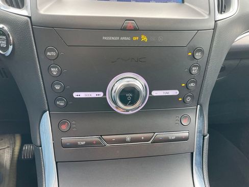 Used 2020 Ford Edge Titanium AWD/4WD image 11