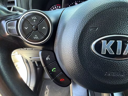 Used 2017 Kia Soul + image 19