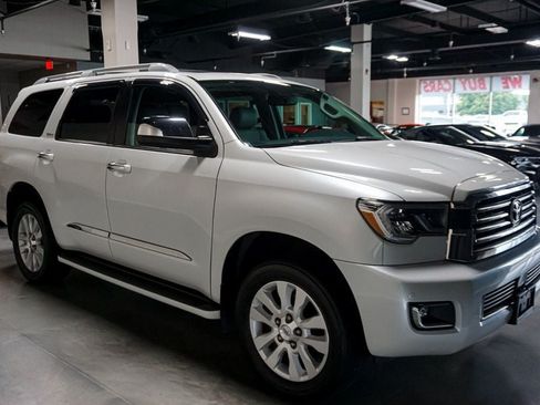 Used 2022 Toyota Sequoia Platinum AWD/4WD image 4