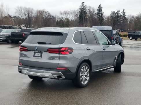 Used 2025 BMW X5 xDrive50e image 2