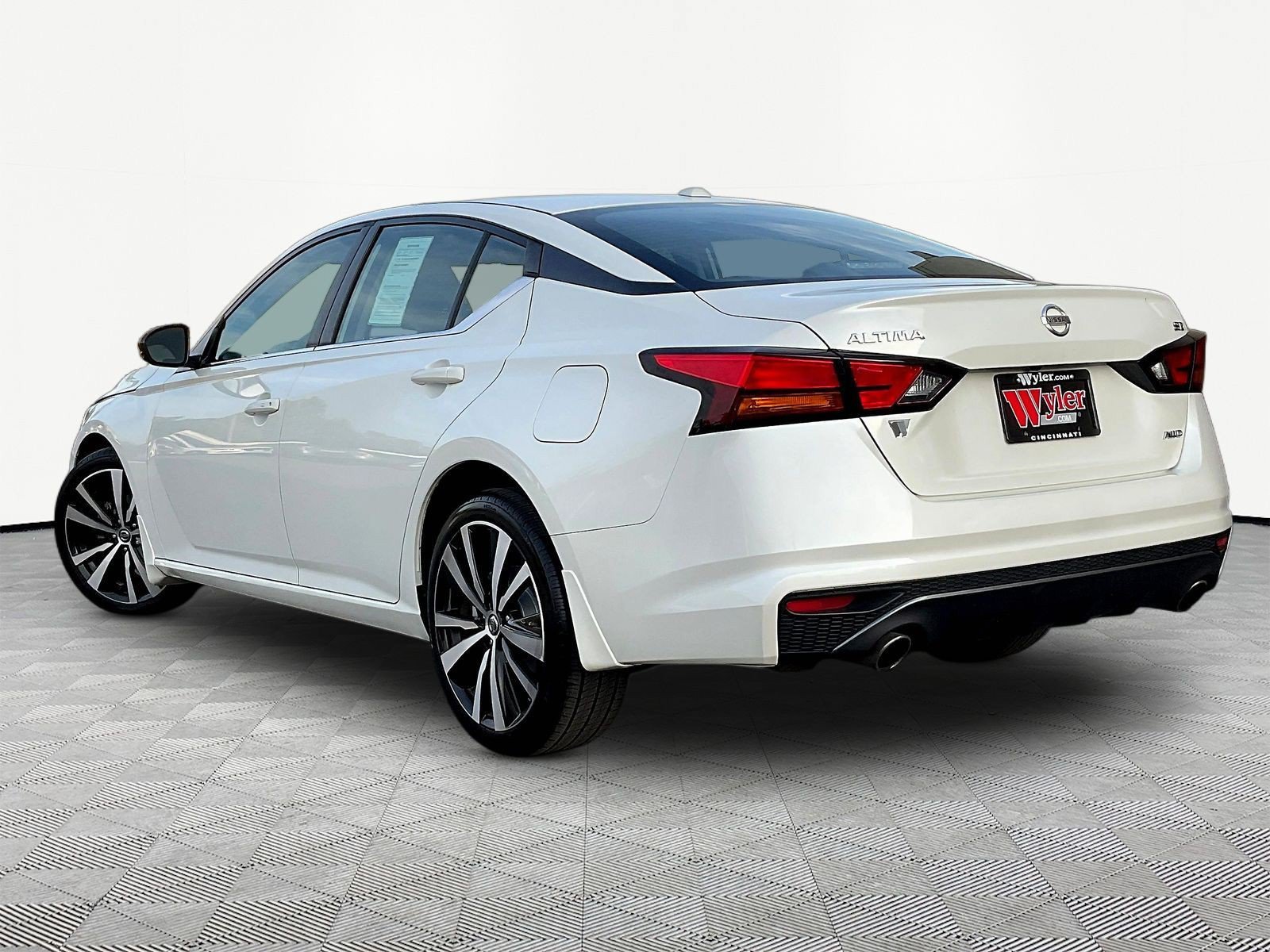 Used 2019 Nissan Altima 2.5 SR w/ SR Premium Package AWD/4WD image 4