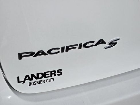 New 2026 Chrysler Pacifica Limited w/ S Appearance Package image 5