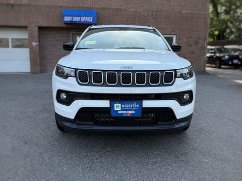 Used 2023 Jeep Compass Latitude w/ Convenience Group AWD/4WD image 2