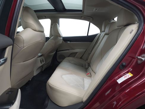 Used 2018 Toyota Camry XLE w/ Audio Package FWD image 5