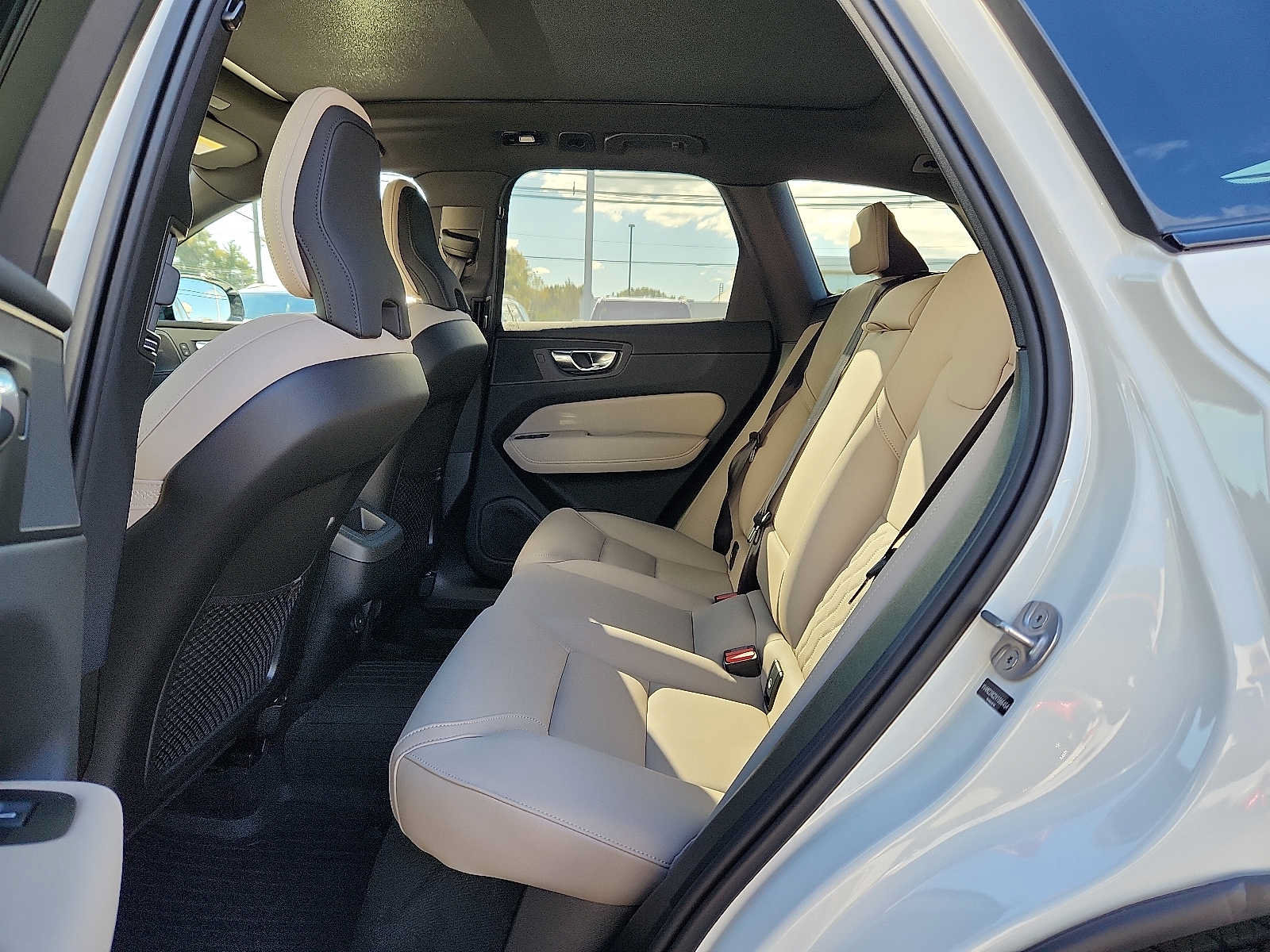 Used 2027 Volvo XC60 B5 Plus AWD/4WD image 10