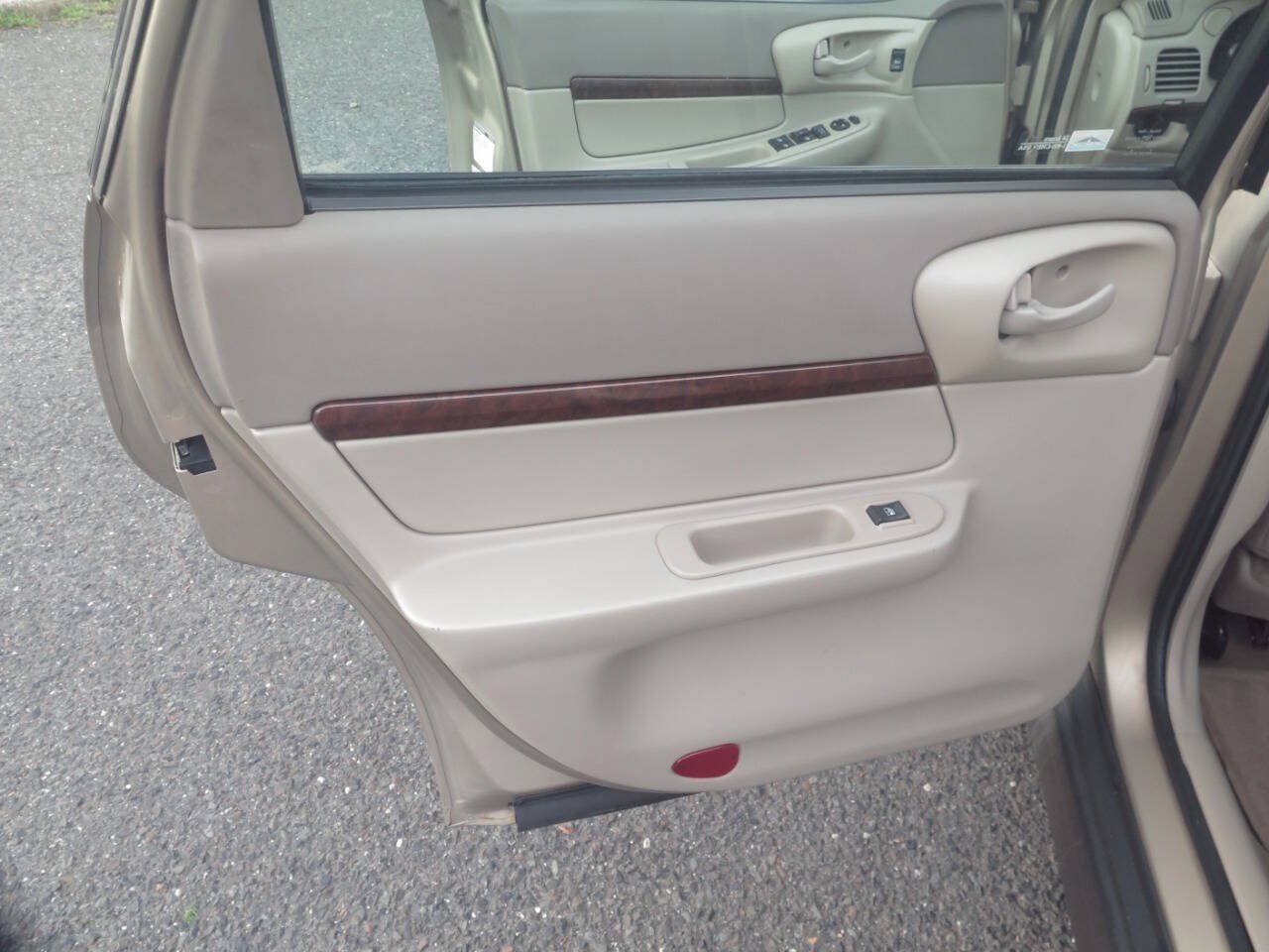 Used 2005 Chevrolet Impala w/ Preferred Equipment Group FWD image 23