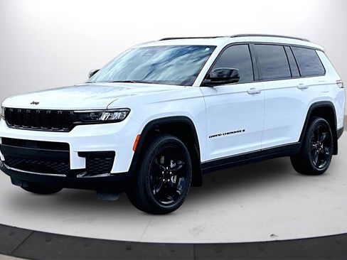 Used 2024 Jeep Grand Cherokee L Altitude image 4