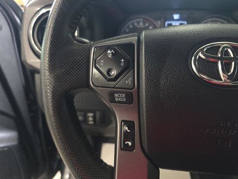 Used 2022 Toyota Tacoma TRD Off-Road AWD/4WD image 15