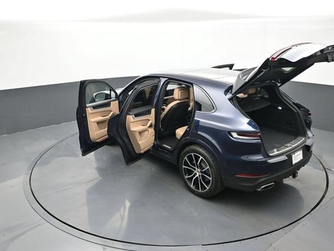 Certified 2024 Porsche Cayenne AWD/4WD image 28
