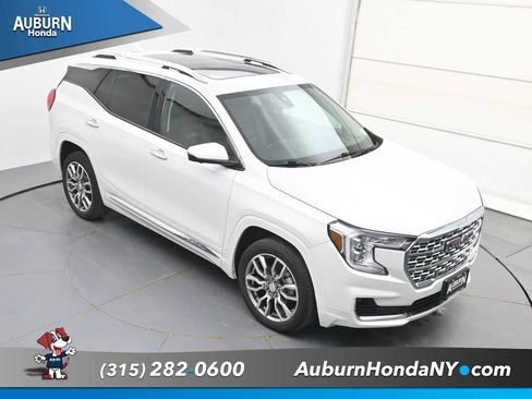Used 2022 GMC Terrain Denali w/ Denali Premium Package AWD/4WD image 28