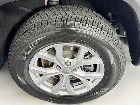 Used 2021 Jeep Grand Cherokee L Limited AWD/4WD image 32