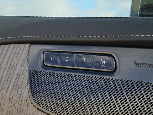 Certified 2023 Volvo XC90 B6 Ultimate w/ Protection Package image 25