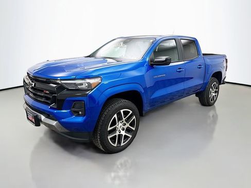 Used 2023 Chevrolet Colorado Z71 w/ Z71 Convenience Package 2 image 3