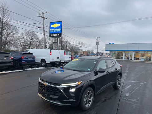 Used 2024 Chevrolet Trax LT w/ Driver Confidence Package image 2