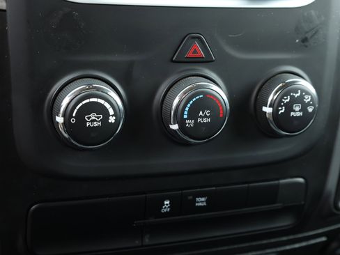 Used 2024 RAM 1500 Classic SLT image 7