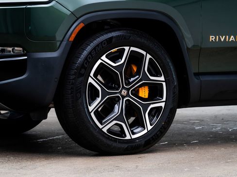 Used 2024 Rivian R1S Adventure AWD/4WD image 4