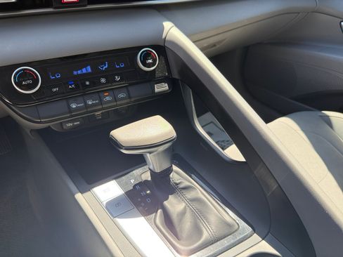 Certified 2021 Hyundai Elantra SEL FWD image 13