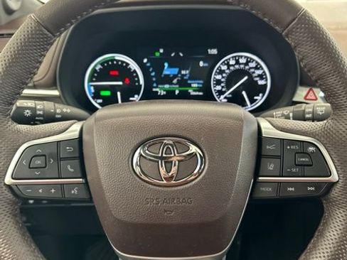 Used 2024 Toyota Sienna Platinum AWD/4WD image 13