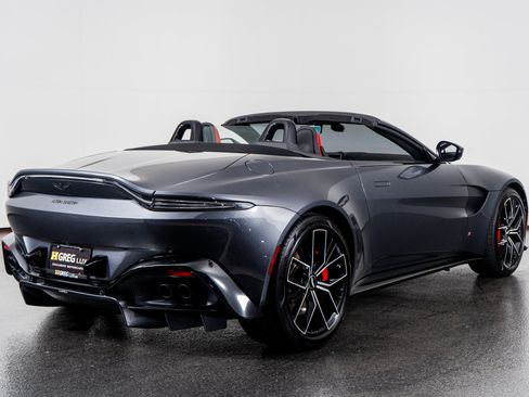 Used 2021 Aston Martin V8 Vantage Convertible image 10