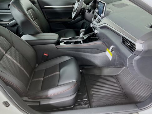 New 2025 Nissan Altima 2.5 SR image 22