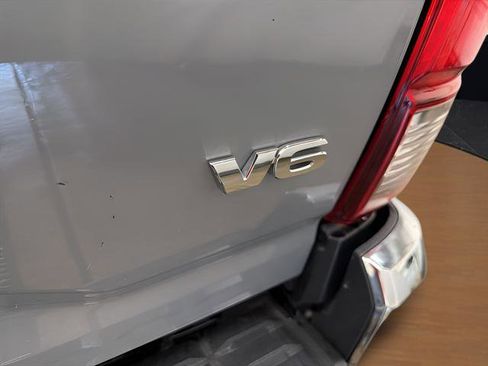 Used 2021 Toyota Tacoma SR5 RWD image 8