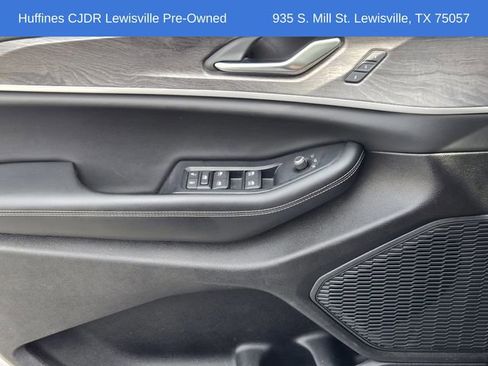 Used 2023 Jeep Grand Cherokee L Limited AWD/4WD image 25