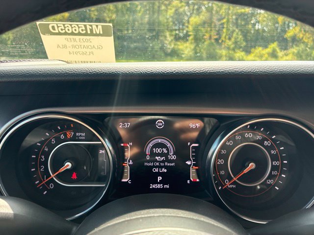 Used 2023 Jeep Gladiator Sport AWD/4WD image 29