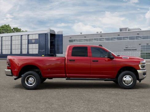 New 2026 RAM 3500 Tradesman AWD/4WD image 36