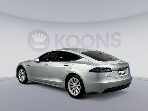 Used 2016 Tesla Model S 70 image 4