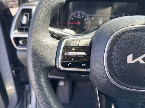 Used 2023 Kia Sorento LX AWD/4WD image 16