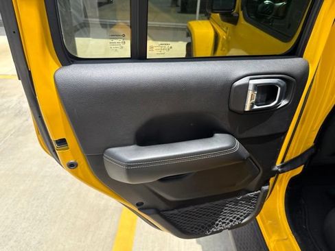 Used 2021 Jeep Wrangler Unlimited Sahara AWD/4WD image 10
