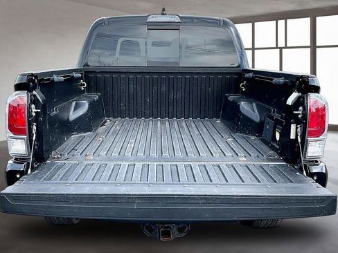 Used 2020 Toyota Tacoma TRD Off-Road w/ Technology Package image 18