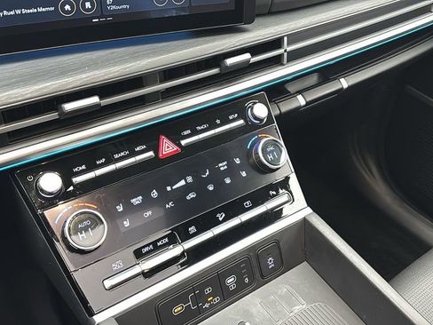Used 2025 Hyundai Santa Fe Limited image 20