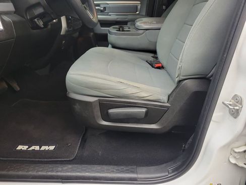 Used 2019 RAM 1500 Classic SLT image 13