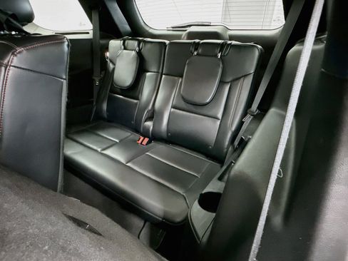 Used 2025 Ford Explorer ST-Line w/ ST-Line Street Pack AWD/4WD image 29