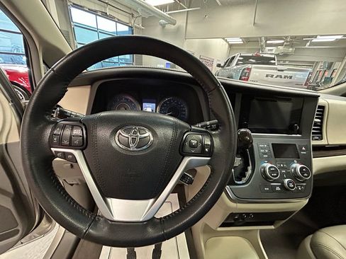 Used 2017 Toyota Sienna XLE w/ XLE Navigation Package FWD image 10