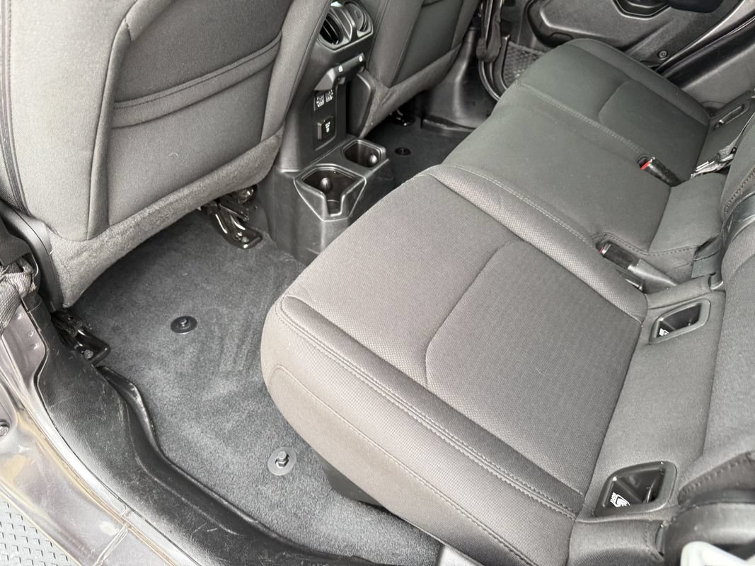 Used 2023 Jeep Gladiator Sport AWD/4WD image 28