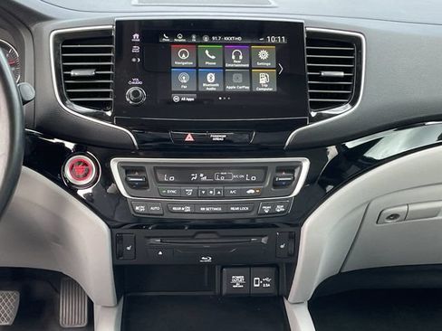 Used 2022 Honda Pilot Touring image 16
