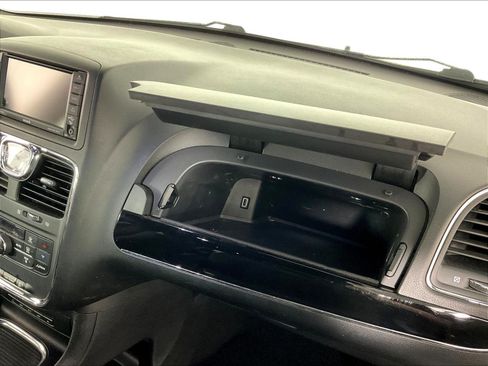 Used 2014 Chrysler Town & Country S FWD image 38