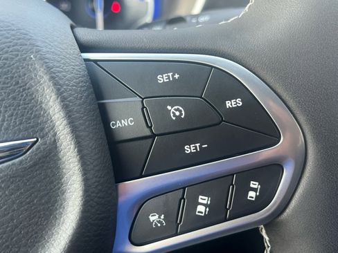 New 2025 Chrysler Pacifica Select w/ Uconnect Theater Family Group image 26