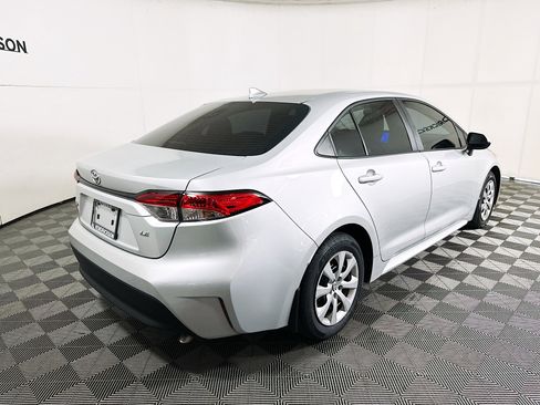 Used 2025 Toyota Corolla LE image 3