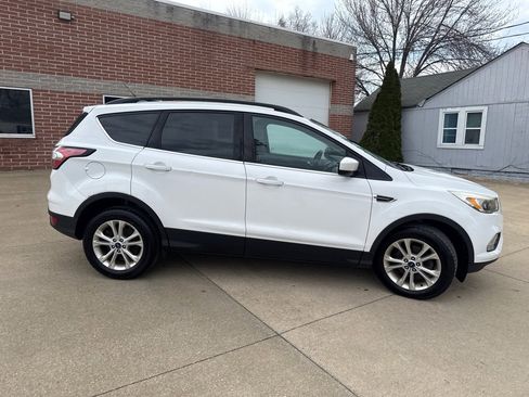 Used 2018 Ford Escape SE image 4