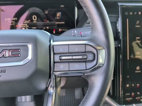 Certified 2025 GMC Acadia Elevation w/ Elevation Premium Package FWD image 23