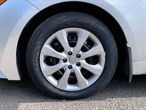 Used 2025 Toyota Corolla LE image 31