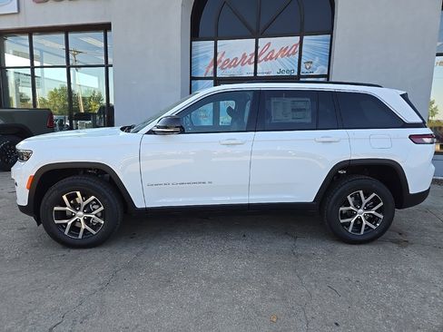 New 2025 Jeep Grand Cherokee Limited w/ Luxury Tech Group II image 5