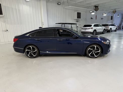 Used 2018 Honda Accord Touring image 6